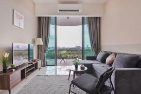 Lux & Stylish 2BR Apt at KLGCC Free Parking